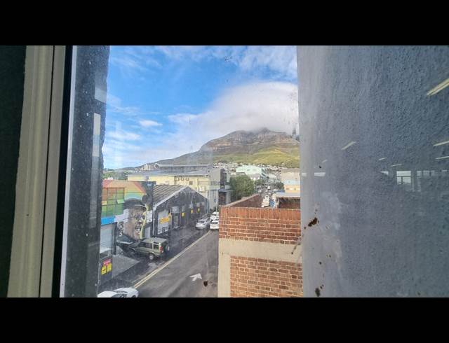 250M² BUSINESS TO LET IN WOODSTOCK
