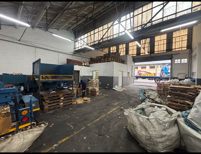 220M² WAREHOUSE TO LET IN EPPING INDUSTRIAL