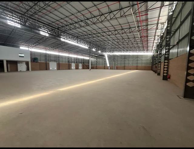 3,107M² WAREHOUSE TO LET IN AIRPORT PARK