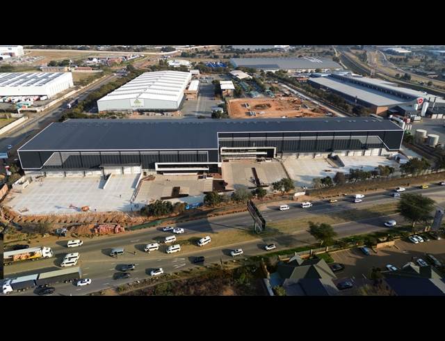 13,000M² WAREHOUSE TO LET IN LOUWLARDIA