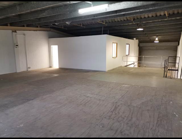 399M² WAREHOUSE TO LET IN MOUNTAIN RIDGE