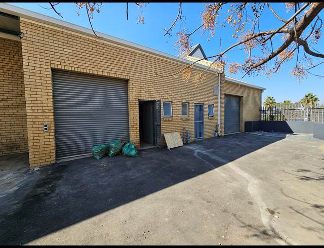 218M² SHOWROOM TO LET IN KYA SANDS