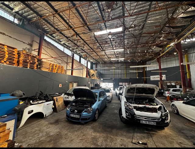 1,100M² WAREHOUSE TO LET IN SPRINGFIELD PARK
