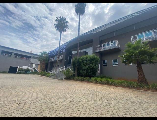 7,671M² WAREHOUSE TO LET IN LONGMEADOW