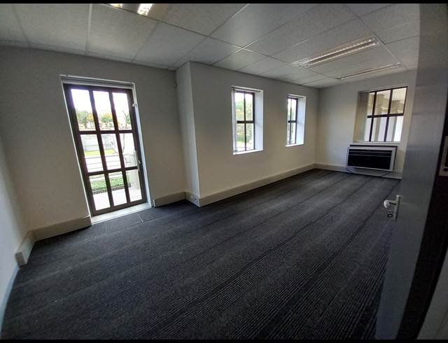 626M² OFFICE TO LET IN BRYANSTON
