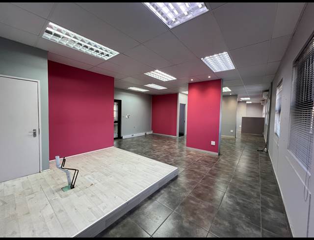 150M² OFFICE TO LET IN HIGHVELD