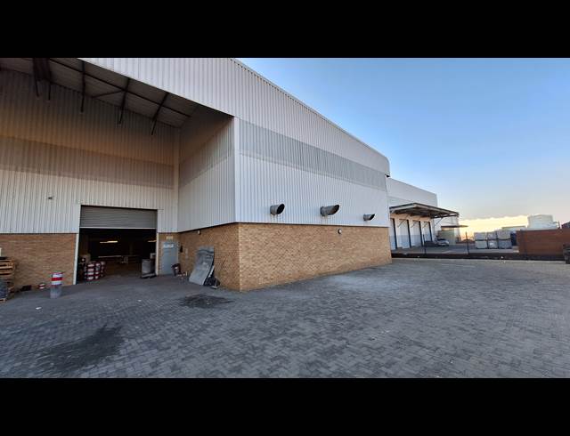 1,287M² WAREHOUSE TO LET IN LANSERIA