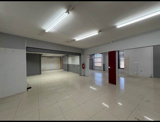 475M² SHOWROOM TO LET IN PAARDEN EILAND