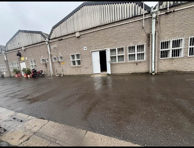 300M² WAREHOUSE TO LET IN EPPING INDUSTRIAL