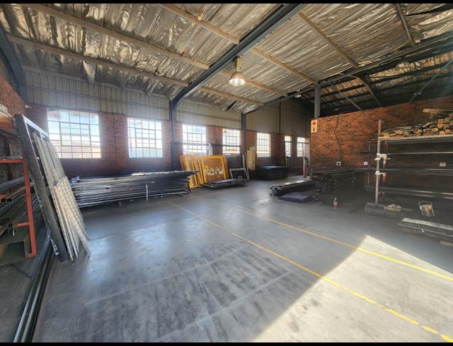 700M² WAREHOUSE TO LET IN WADEVILLE