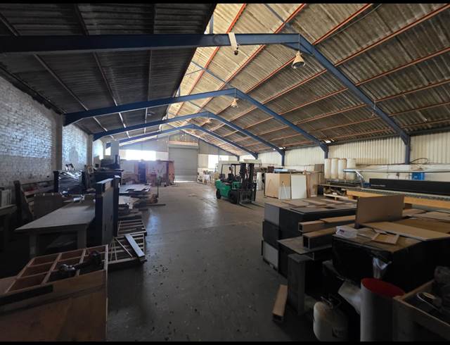 747M² WAREHOUSE TO LET IN STRAND CENTRAL