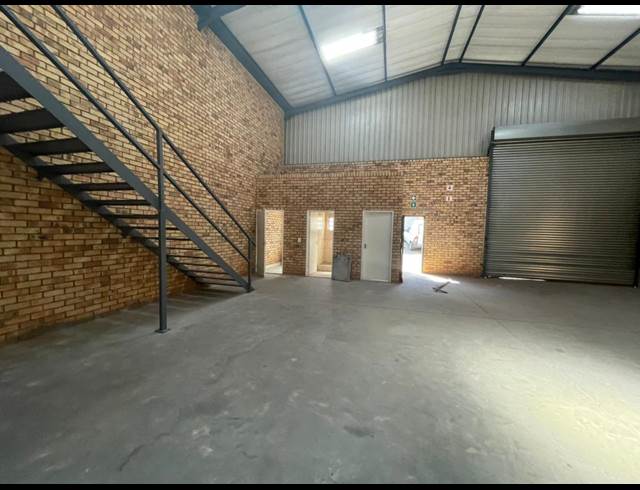 455M² WAREHOUSE TO LET IN CROWN