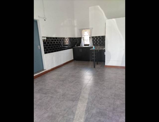 200M² WAREHOUSE TO LET IN PINETOWN CENTRAL