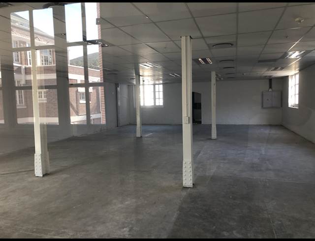 1,538M² OFFICE TO LET IN GARDENS