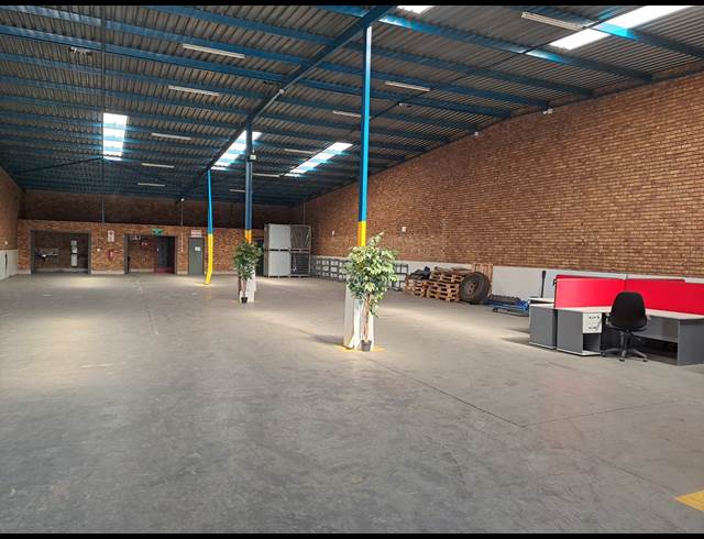600M² WAREHOUSE TO LET IN POMONA