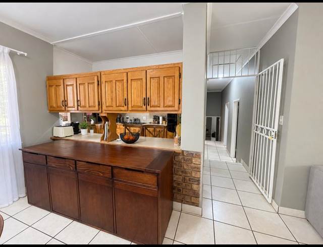 4 BEDROOM PROPERTY TO RENT IN MORELETAPARK