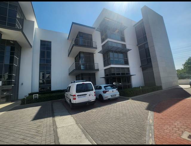 1,162M² OFFICE TO LET IN WATERFALL