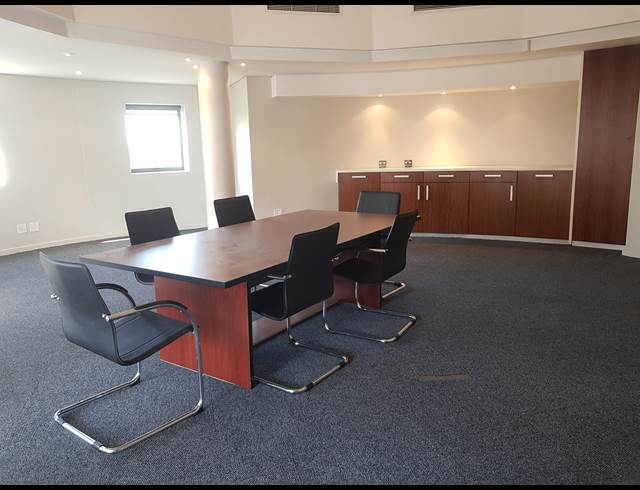 129M² OFFICE TO LET IN CENTURY CITY