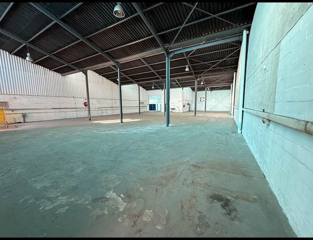 1,300M² WAREHOUSE TO LET IN BLACKHEATH INDUSTRIAL