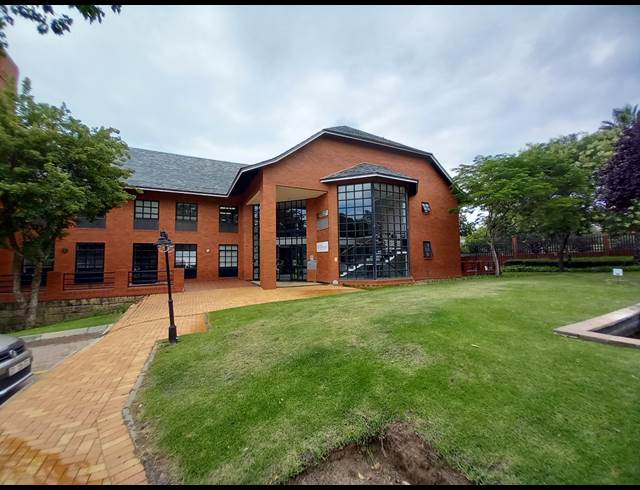 338M² OFFICE TO LET IN BRYANSTON
