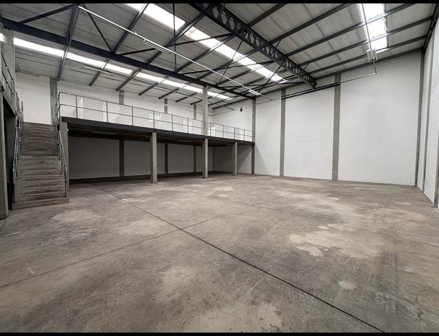 606M² WAREHOUSE TO LET IN STIKLAND