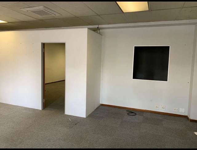 255M² OFFICE TO LET IN STRIJDOMPARK