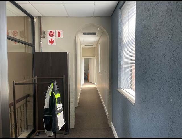 180M² OFFICE TO LET IN NDABENI