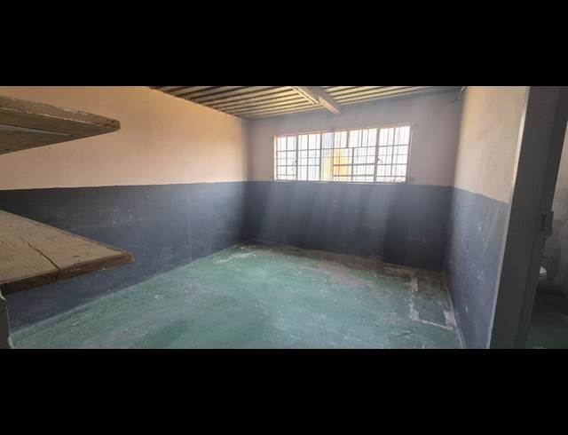 512M² WAREHOUSE TO LET IN ANDERBOLT