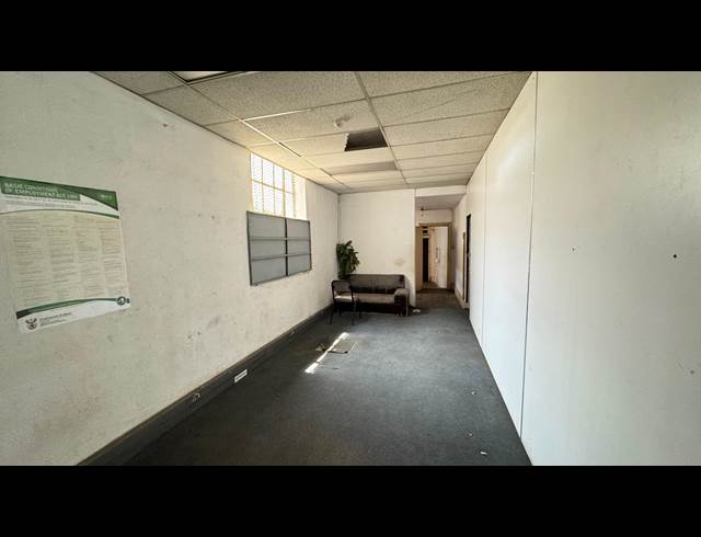250M² WAREHOUSE TO LET IN VILLAGE MAIN