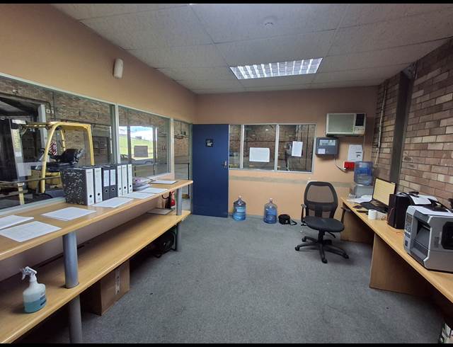 11,500M² WAREHOUSE TO LET IN WOODBROOK