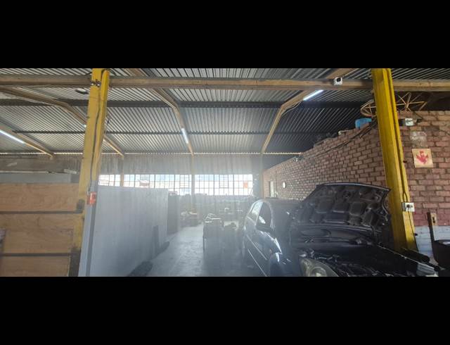 515M² WAREHOUSE TO LET IN ANDERBOLT