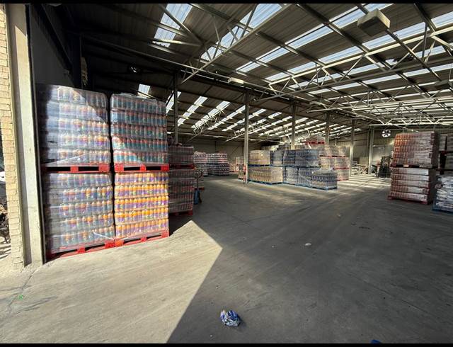 1,300M² WAREHOUSE TO LET IN INDUSTRIA WEST
