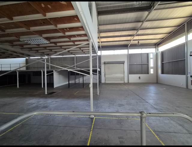1,016M² WAREHOUSE TO LET IN HALFWAY HOUSE