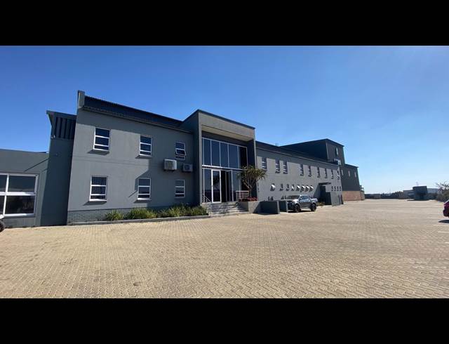 3,858M² WAREHOUSE TO LET IN KNOPJESLAAGTE