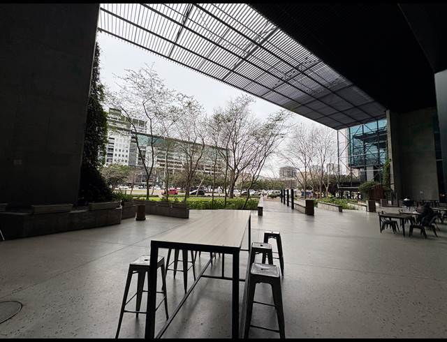 450M² OFFICE TO LET IN FORESHORE