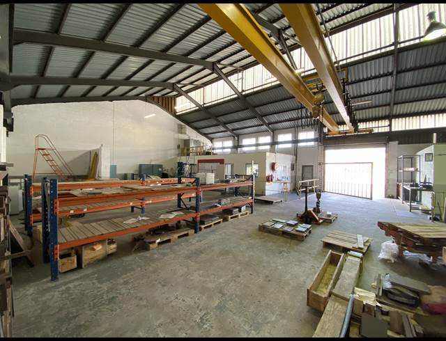 265M² FACTORY RENTED IN EPPING INDUSTRIAL
