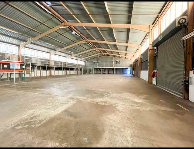 1,300M² WAREHOUSE TO LET IN WESTMEAD