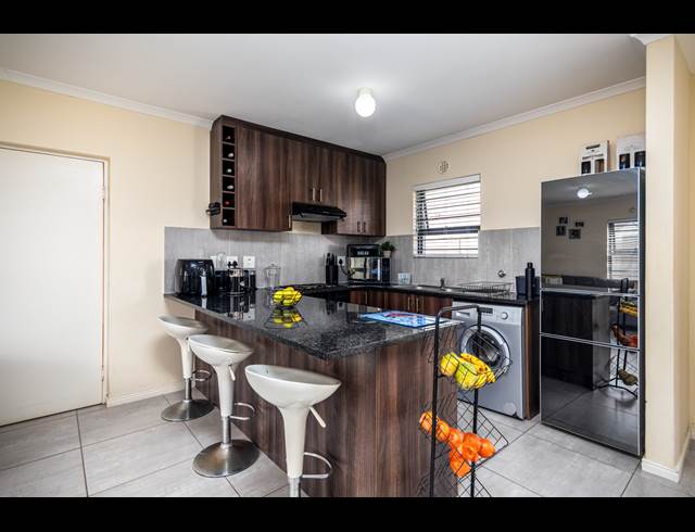 3 BEDROOM FREESTANDING TO LET IN PARKLANDS