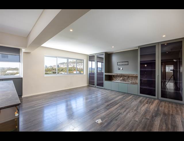 3 BEDROOM APARTMENT RENTED IN MOUILLE POINT