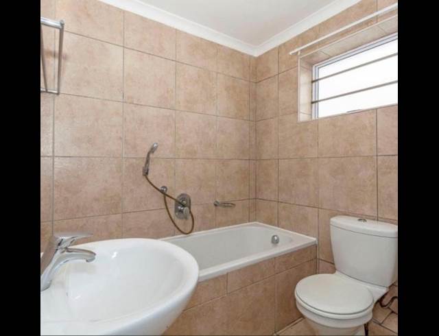 2 bed property to rent in TOWNSEND ESTATE