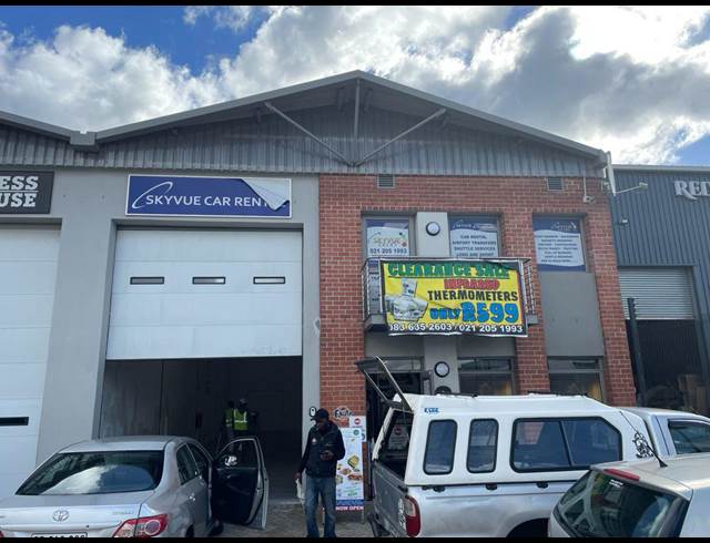288M² WAREHOUSE TO LET IN STIKLAND INDUSTRIAL