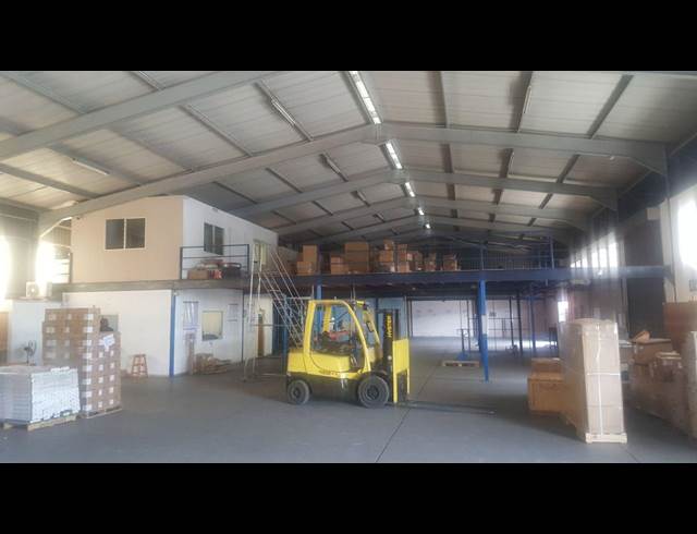 1,940M² WAREHOUSE TO LET IN POMONA