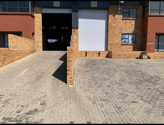 4,917M² WAREHOUSE TO LET IN LASER PARK