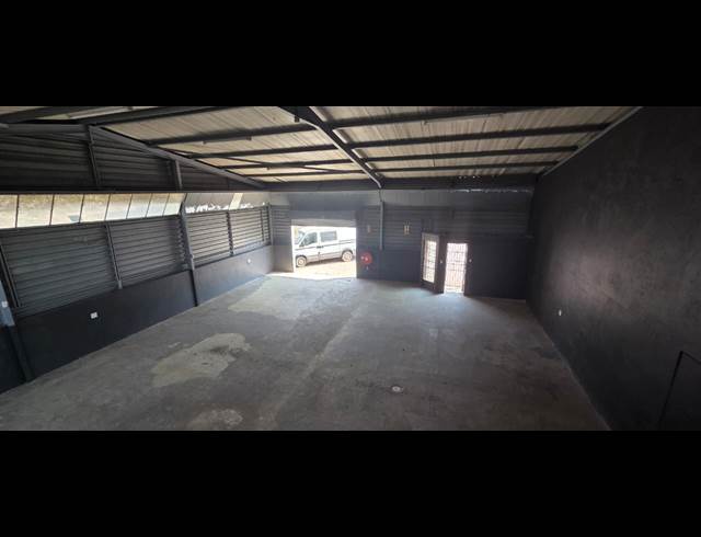180M² WAREHOUSE TO LET IN VINTONIA