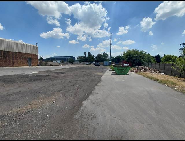 500M² WAREHOUSE TO LET IN POMONA