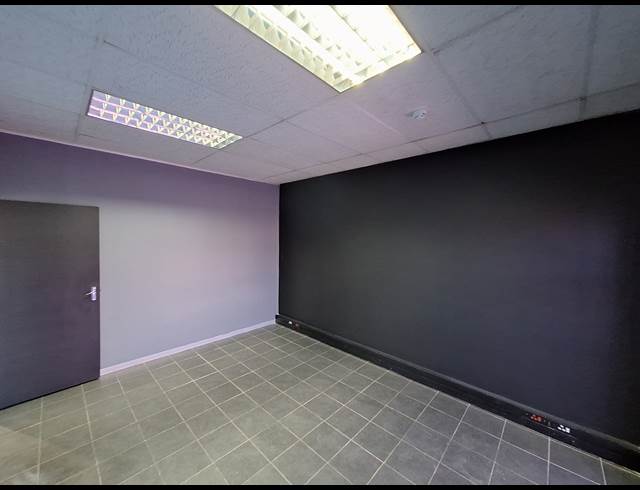 642M² WAREHOUSE TO LET IN LASER PARK