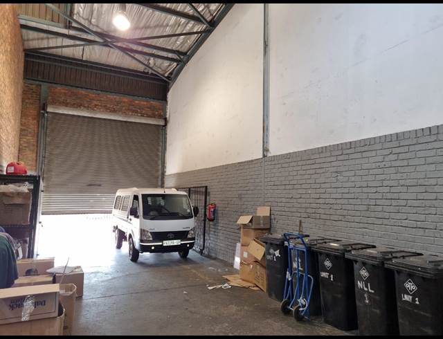 374M² WAREHOUSE RENTED IN SEBENZA