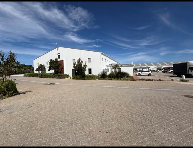 1,062M² WAREHOUSE TO LET IN AAN DE WIJNLANDEN