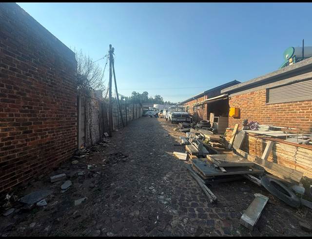 200M² WAREHOUSE TO LET IN MARAISBURG