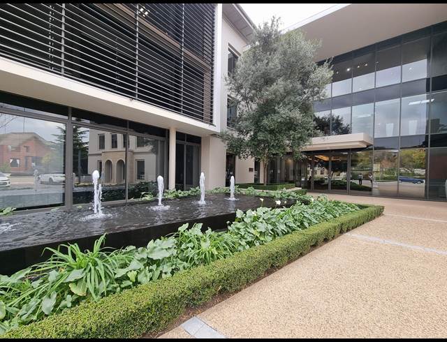 1,151M² OFFICE TO LET IN GLENADRIENNE